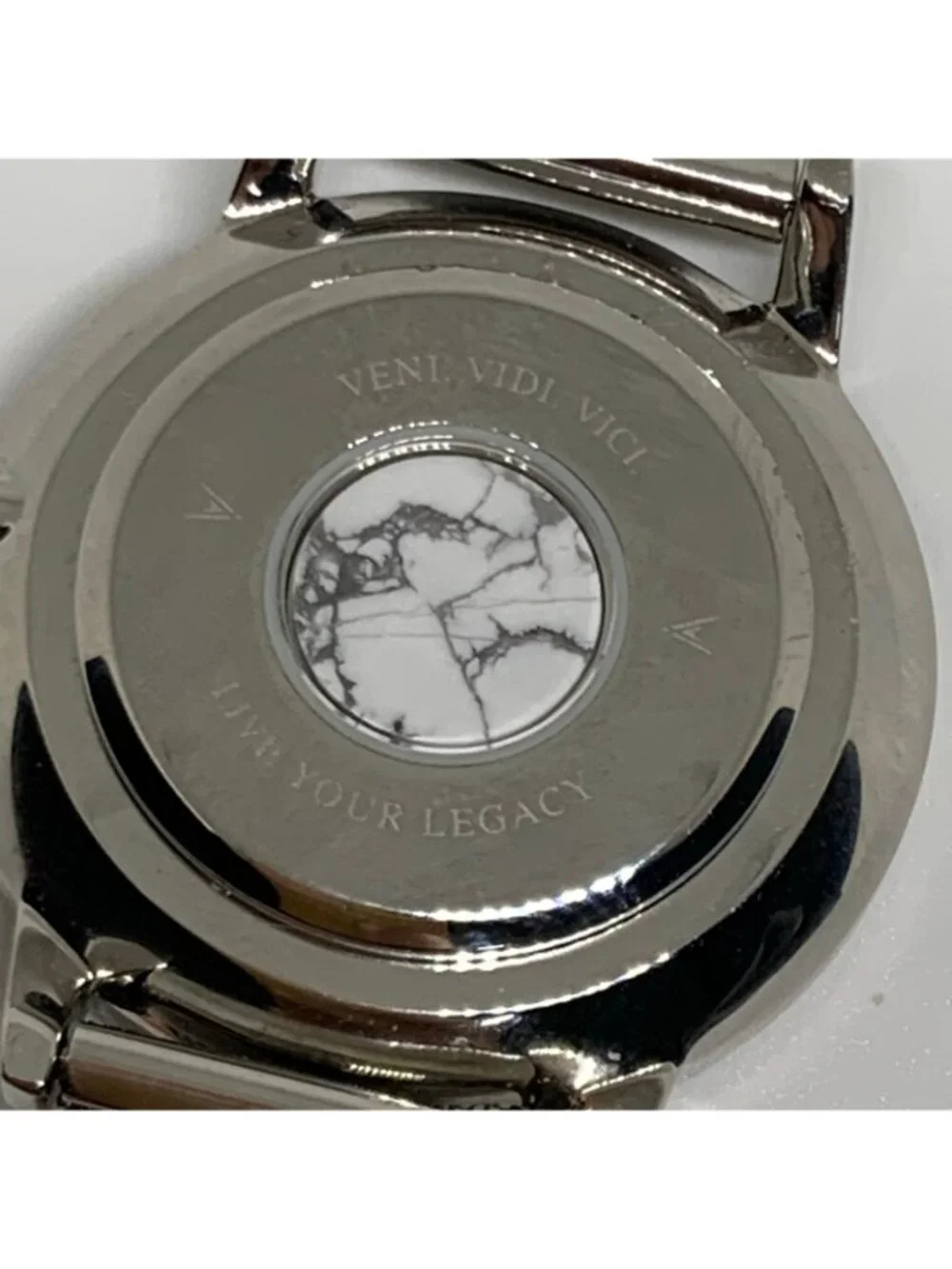 Vincero Women’s Watch “live your legacy” 33mm  quartz analog mesh band running